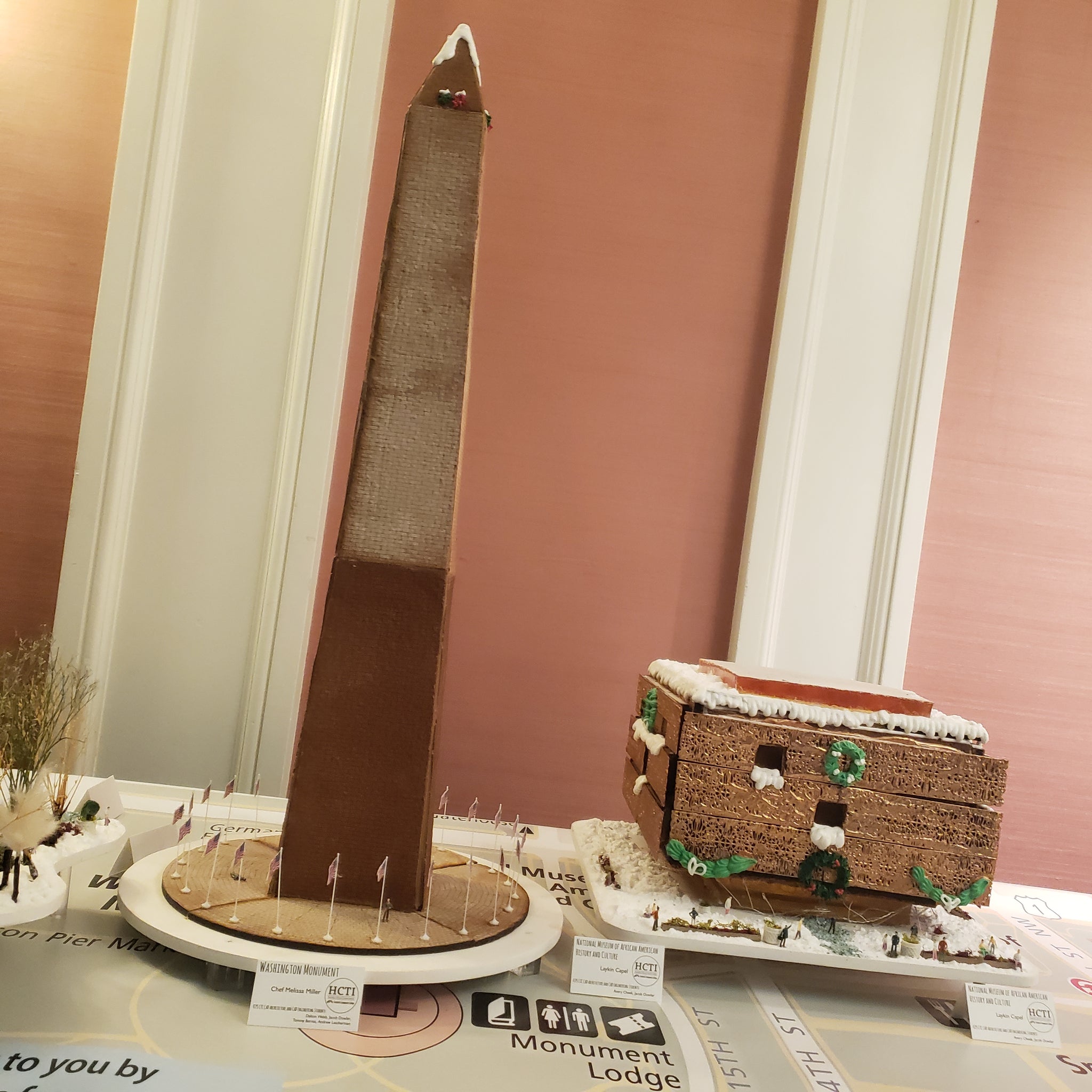 洋書 GINGER BREAD MOMUMENT Gingerbread Bake-Off Stars Landmarks and Symbols That Are Good